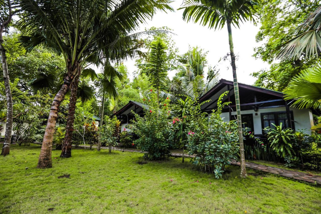 The Village Bunaken Extérieur photo